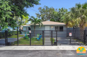 Casa Carina Gated 4 Bed 3 Bath 10 Min to Beach